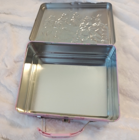 ๐ธ Disney Princess Pink Embossed Tin Lunchbox Collectable, Tiana Belle Rapunzel - Picture 8 of 13